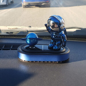 معطر سيارة على شكل رائد فضاء